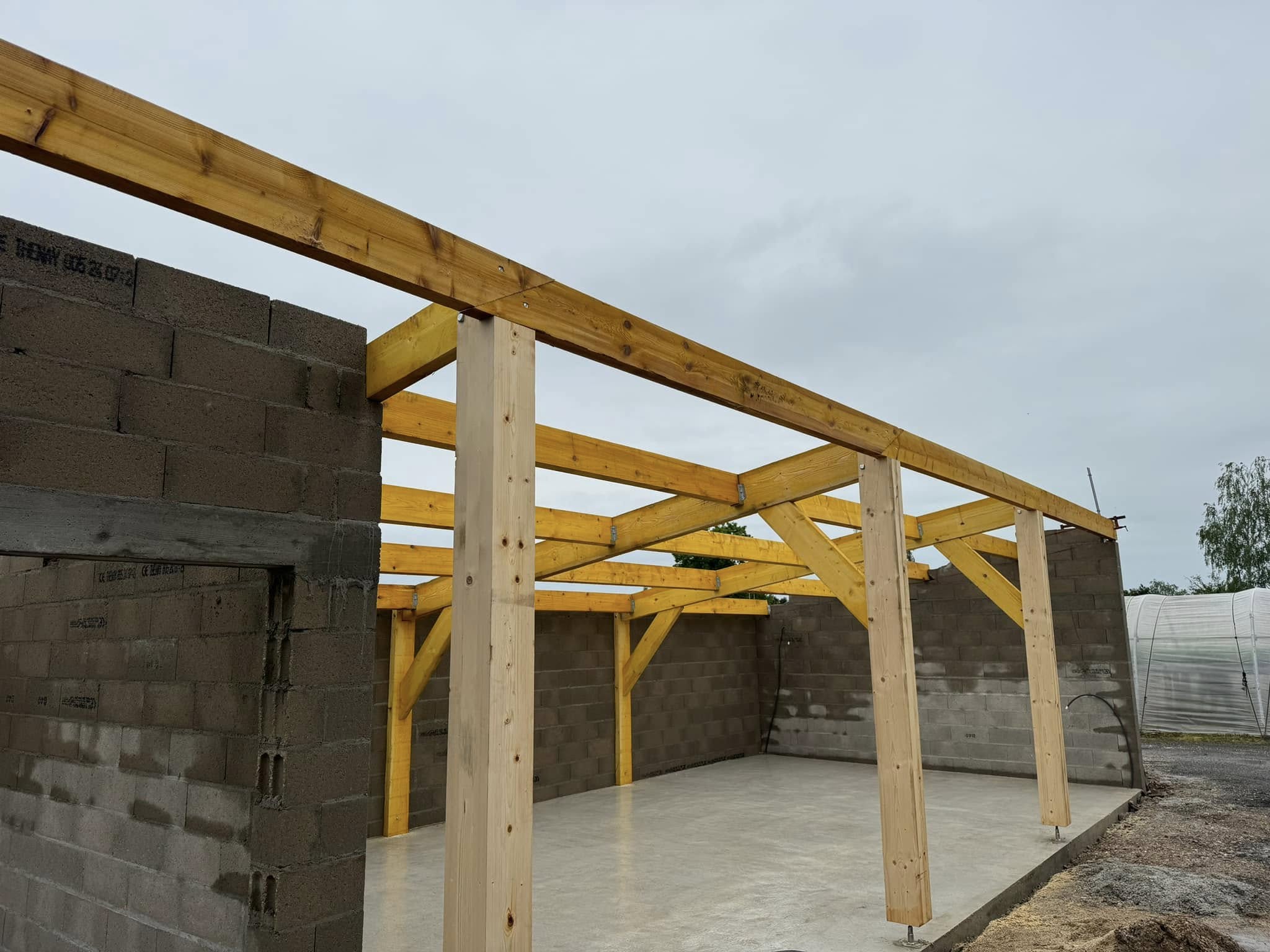 Charpente traditionnelle en bois massif