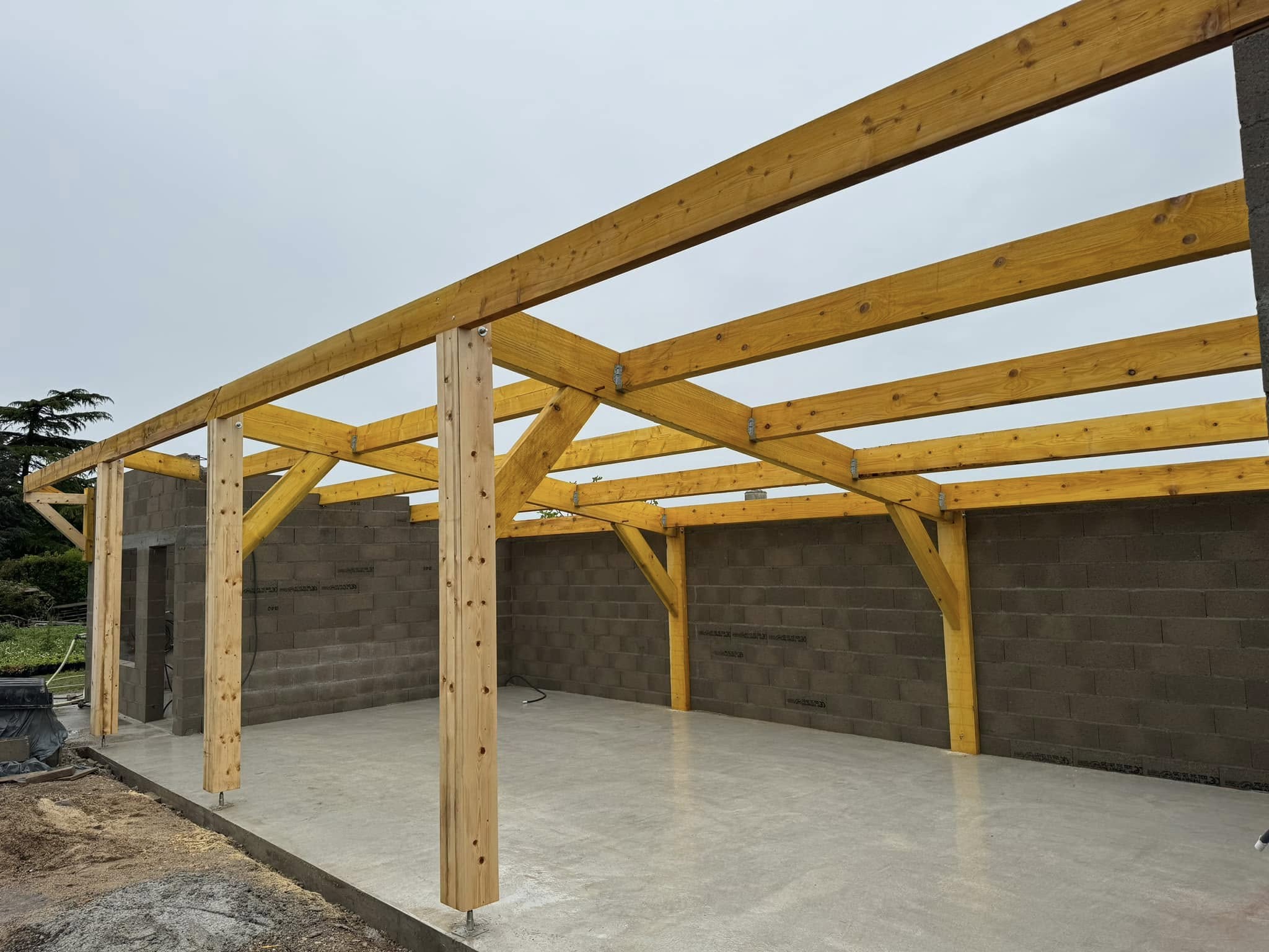 Structure charpente bois — Poteaux et poutres